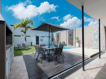 Hermosa casa de dos plantas en Altos del Valle