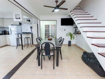 Hermosa casa de dos plantas en Altos del Valle
