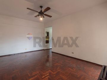 Venta Departamento 3 Amb con Cochera y Balcón