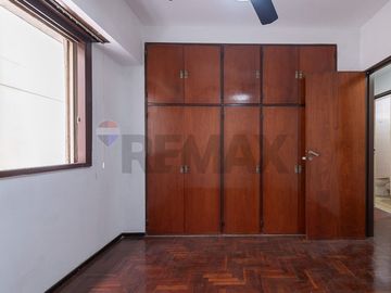 Venta Departamento 3 Amb con Cochera y Balcón