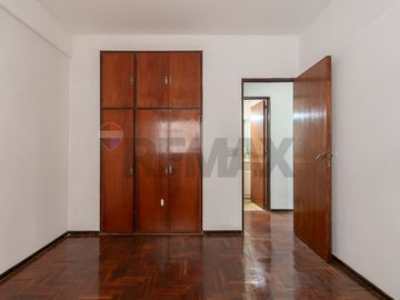 Venta Departamento 3 Amb con Cochera y Balcón