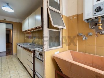 Venta Departamento 3 Amb con Cochera y Balcón