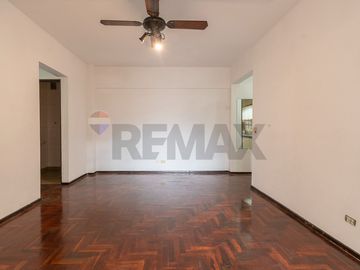 Venta Departamento 3 Amb con Cochera y Balcón