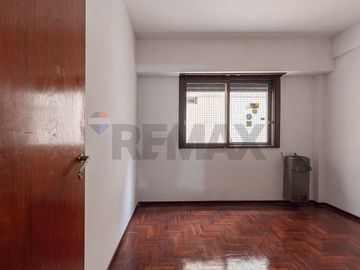 Venta Departamento 3 Amb con Cochera y Balcón