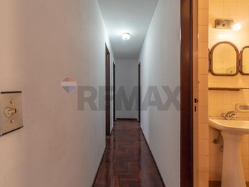 Venta Departamento 3 Amb con Cochera y Balcón