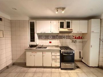 VENTA AMPLIO DPTO 3 AMB C/PATIO Y BALCON APTO CRED