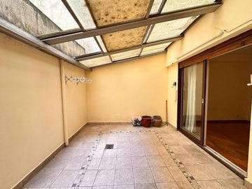 VENTA AMPLIO DPTO 3 AMB C/PATIO Y BALCON APTO CRED