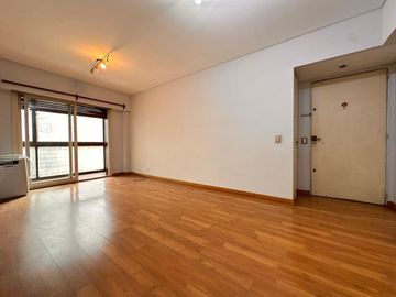 VENTA AMPLIO DPTO 3 AMB C/PATIO Y BALCON APTO CRED