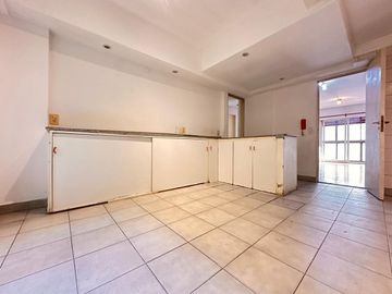 VENTA AMPLIO DPTO 3 AMB C/PATIO Y BALCON APTO CRED