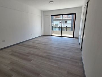 VENTA HERMOSO MONOAMBIENTE CON BALCON EN CABALLITO