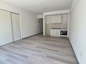 VENTA HERMOSO MONOAMBIENTE CON BALCON EN CABALLITO