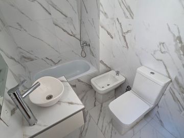VENTA HERMOSO MONOAMBIENTE CON BALCON EN CABALLITO