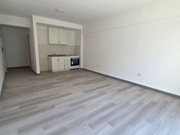 VENTA HERMOSO MONOAMBIENTE CON BALCON EN CABALLITO