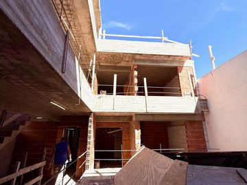 4 AMBIENTES DE 260 M2 C/ TERRAZA Y PARRILLA PROPIA