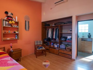 VENTA CASA 4 DORMITORIOS BARRIO AYACUCHO CÓRDOBA