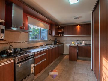 VENTA CASA 4 DORMITORIOS BARRIO AYACUCHO CÓRDOBA