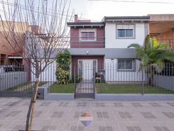 VENTA CASA 4 DORMITORIOS BARRIO AYACUCHO CÓRDOBA