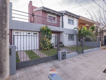 VENTA CASA 4 DORMITORIOS BARRIO AYACUCHO CÓRDOBA