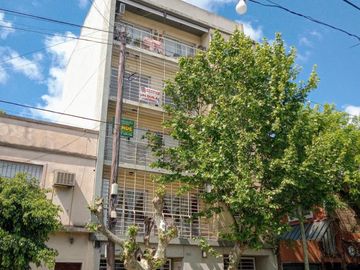 Piso tres ambientes con cochera