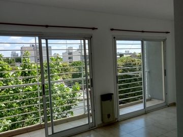 Piso tres ambientes con cochera