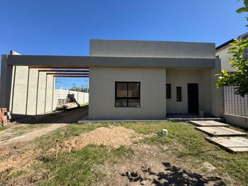 CASA EN VENTA  2 DORM P. BAJA VALLE CERCANO CBA