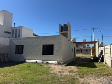 CASA EN VENTA  2 DORM P. BAJA VALLE CERCANO CBA