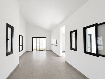 CASA EN VENTA  2 DORM P. BAJA VALLE CERCANO CBA