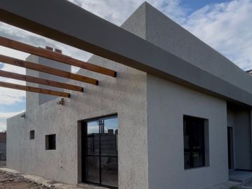 CASA EN VENTA  2 DORM P. BAJA VALLE CERCANO CBA