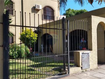 GRAN CASA CON PILETA EN PADUA