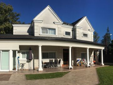 Hermoso chalet en Parque Leloir (Udaondo)