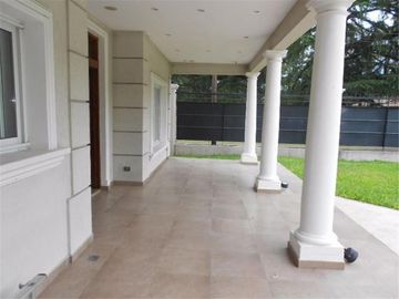 Hermoso chalet en Parque Leloir (Udaondo)