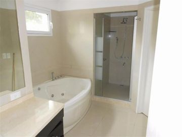 Hermoso chalet en Parque Leloir (Udaondo)