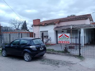 Ideal Inversores  Casa a restaurar con importante superficie de lote.