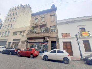 RETASADO OPORTUNIDAD AMPLIO MONOAMBIENTE DE 73 METROS CON PATIO EN VENTA EN ZONA HISTORICA