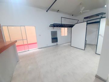 RETASADO OPORTUNIDAD AMPLIO MONOAMBIENTE DE 73 METROS CON PATIO EN VENTA EN ZONA HISTORICA