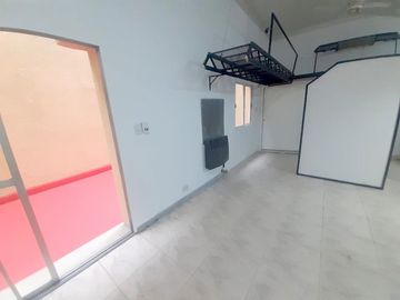 RETASADO OPORTUNIDAD AMPLIO MONOAMBIENTE DE 73 METROS CON PATIO EN VENTA EN ZONA HISTORICA