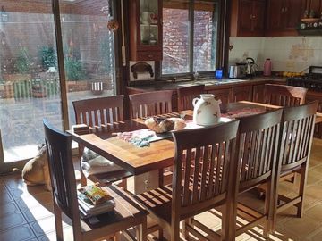 CASA CON JARDIN EN DOS PLANTAS , CHALET EN DOS PLANTAS DE AMPLIAS DIMENSIONES Y EXC UBICACION , A UNA CUADRA DE EMILIO CASTRO