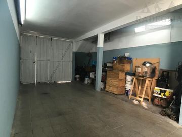 Galpón ubicado 100 mts de Cap. Fragata Moyano ( Seguí)  y Av. H. Yrigoyen - Adrogué
