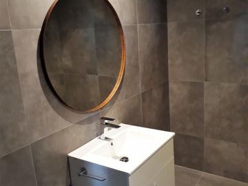 1 AMB. DIVISIBLE EN VENTA, ESCALADITA. EDIFICIO CON SUM,PISCINA,SOLARIUMY LAUNDRY. APTO CREDITO.