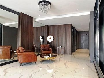 1 AMB. DIVISIBLE EN VENTA, ESCALADITA. EDIFICIO CON SUM,PISCINA,SOLARIUMY LAUNDRY. APTO CREDITO.