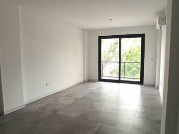 1 AMB. DIVISIBLE EN VENTA, ESCALADITA. EDIFICIO CON SUM,PISCINA,SOLARIUMY LAUNDRY. APTO CREDITO.