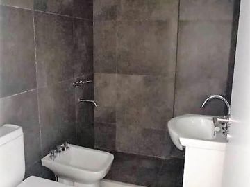 1 AMB. DIVISIBLE EN VENTA, ESCALADITA. EDIFICIO CON SUM,PISCINA,SOLARIUMY LAUNDRY. APTO CREDITO.