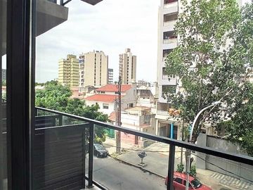 1 AMB. DIVISIBLE EN VENTA, ESCALADITA. EDIFICIO CON SUM,PISCINA,SOLARIUMY LAUNDRY. APTO CREDITO.
