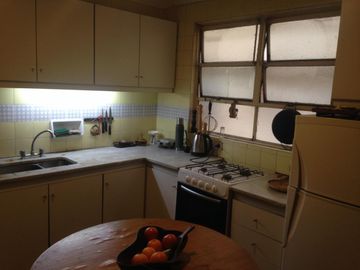 Recoleta - Departamento 3 amb + dependencia serv.-categoría --vigilancia 24 hs .