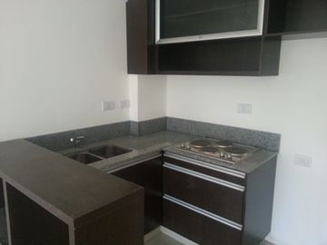VENTA : : 1 AMB. : : CARACAS 1000 : : FLORES : : U$S 68.000
