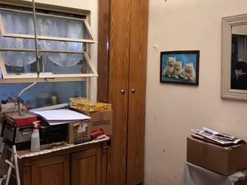 CASA EN MUY BUEN ESTADO SOBRE AVENIDA PRICIPAL.