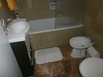 Muy buen depto de 2 amb amplios en el Centro.
