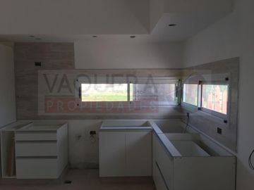 Importante casa a estrenar en el Barrio San Matias.