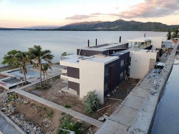 HOUSING PUERTO NORTE. URBANIZACIÓN SOBRE LAGO SAN ROQUE. PRIMERA CATEGORIA