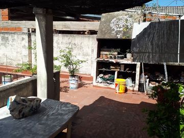 Lote 8,66 x 55 Galpón y 3 deptos por pasillo